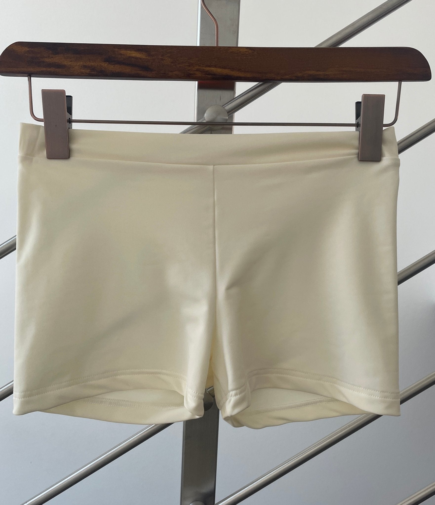 Shorts in Seidenoptik beige - GRAYSS FASHION & HOME